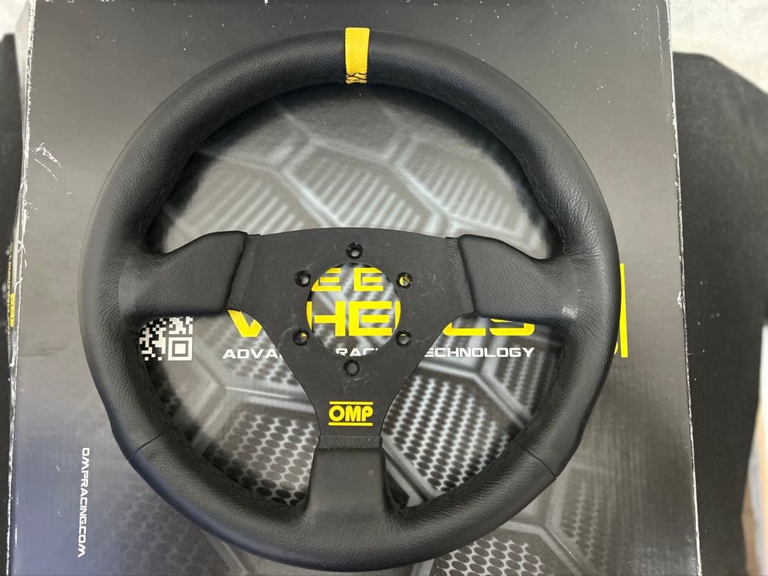 OMP ステアリング 300㎜ トレッチェント 新品ホーンボタン付