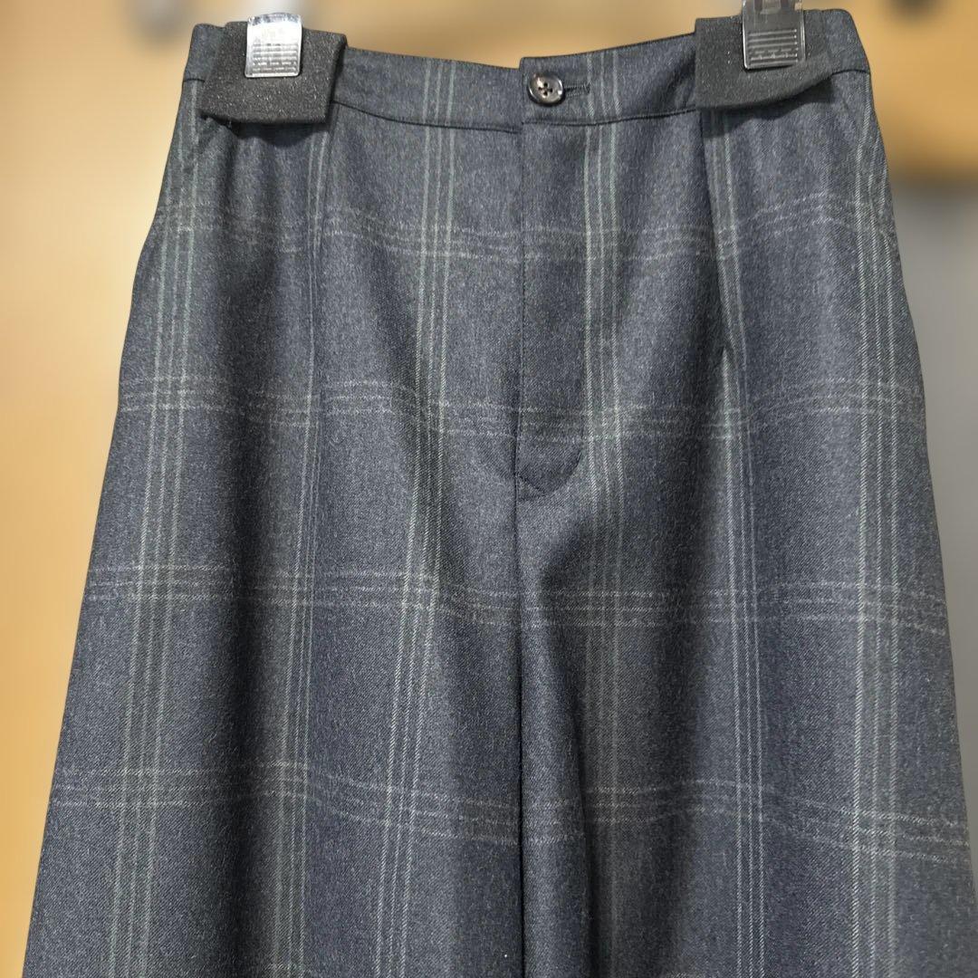 【未使用品】マドモアゼルノンノン　ウール100%ガウチョパンツ チャコールグレー