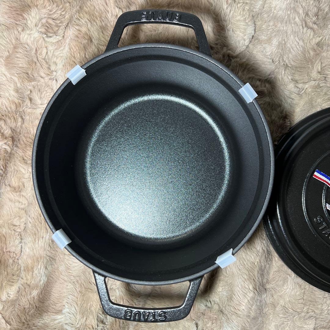 【新品】staub ストウブ 「ピコ ココット ラウンド ブラック 22cm」