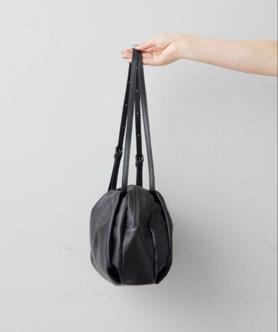 本日特別価格！【ear PAPILLONNER】コロンボストンバッグ　ブラック