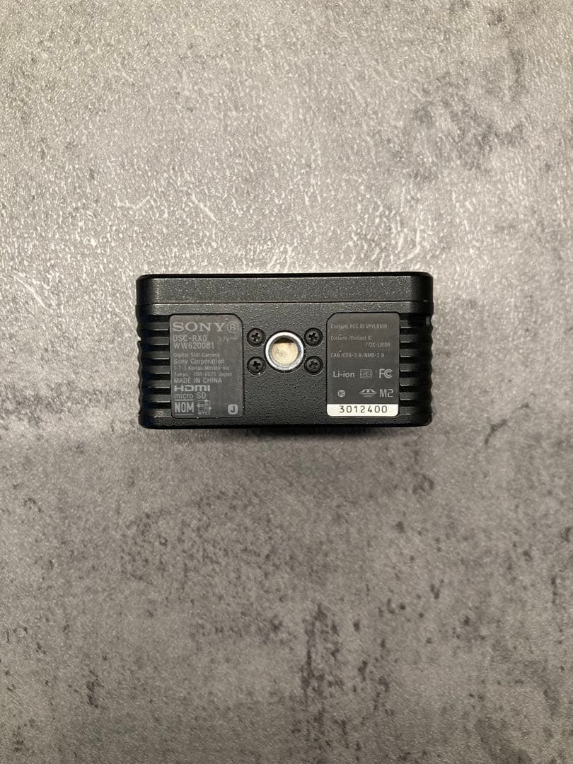 超小型高画質／防水耐衝撃／スマホ転送可／本体給電可　SONY RX0