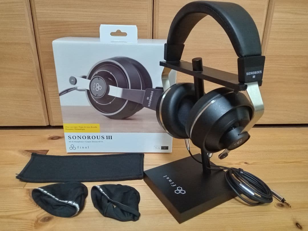 final SONOROUSⅢ　ヘッドホン、final純正ヘッドホンスタンド　他