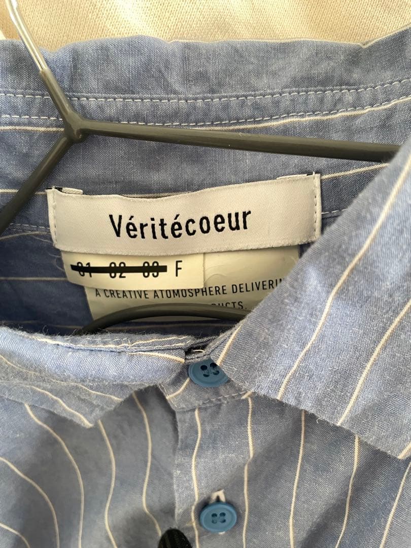 美品 Veritecoeur バックギャザーシャツ VC-2419