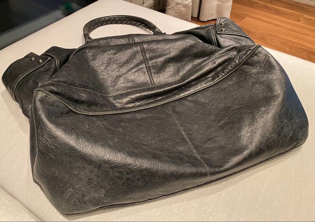 バレンシアガ　ブラックレザーショルダーバッグ