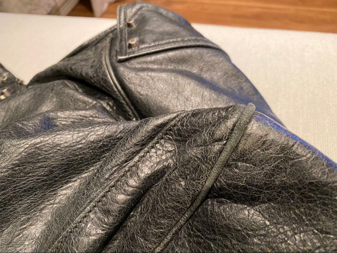 バレンシアガ　ブラックレザーショルダーバッグ