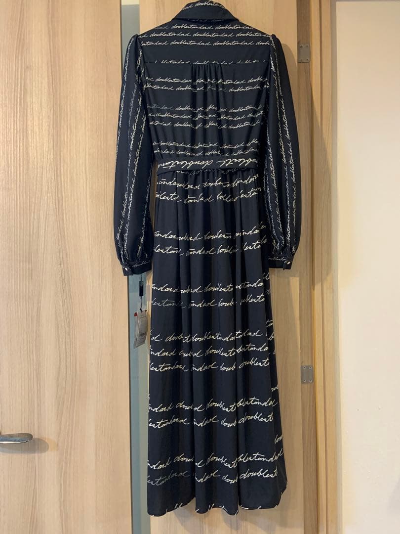 ヒ*5様 DSC / レタードプリントロングワンピース