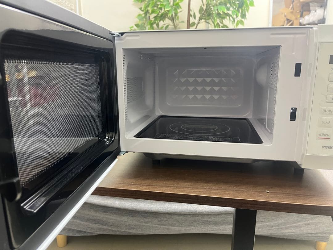 【美品送料込】2025年製 アイリスオーヤマ電子レンジ KMB-F186-W T