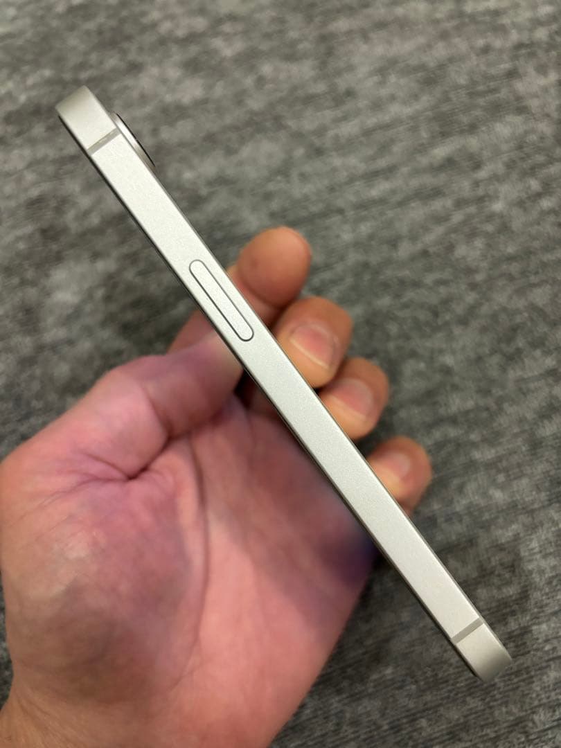 Apple iPhone16e 128GB ホワイト