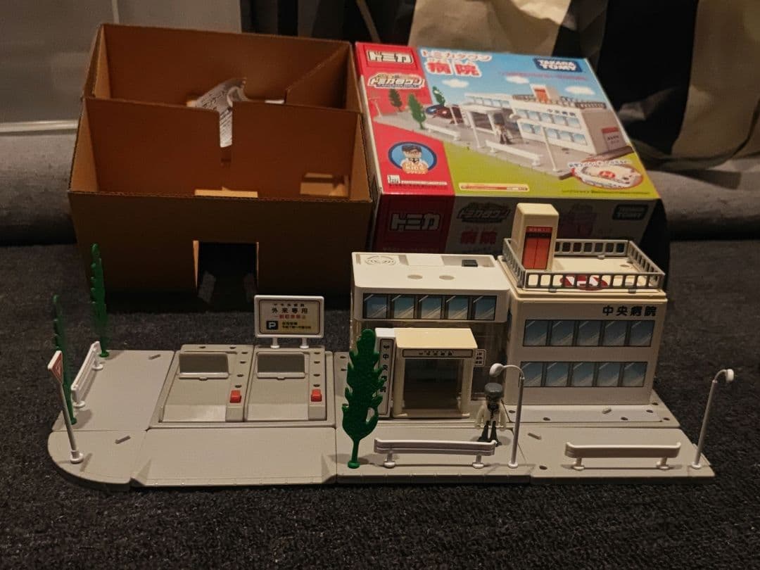 ゆ*郎様 【廃盤品】トミカタウン　病院　希少　激安