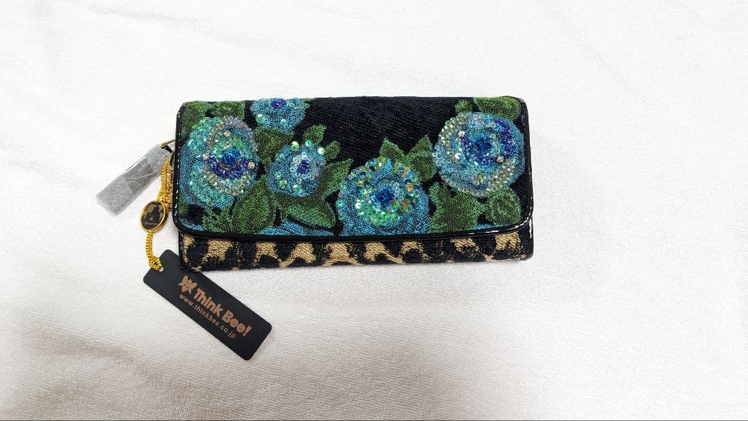 Think bee! 花柄刺繍 長財布