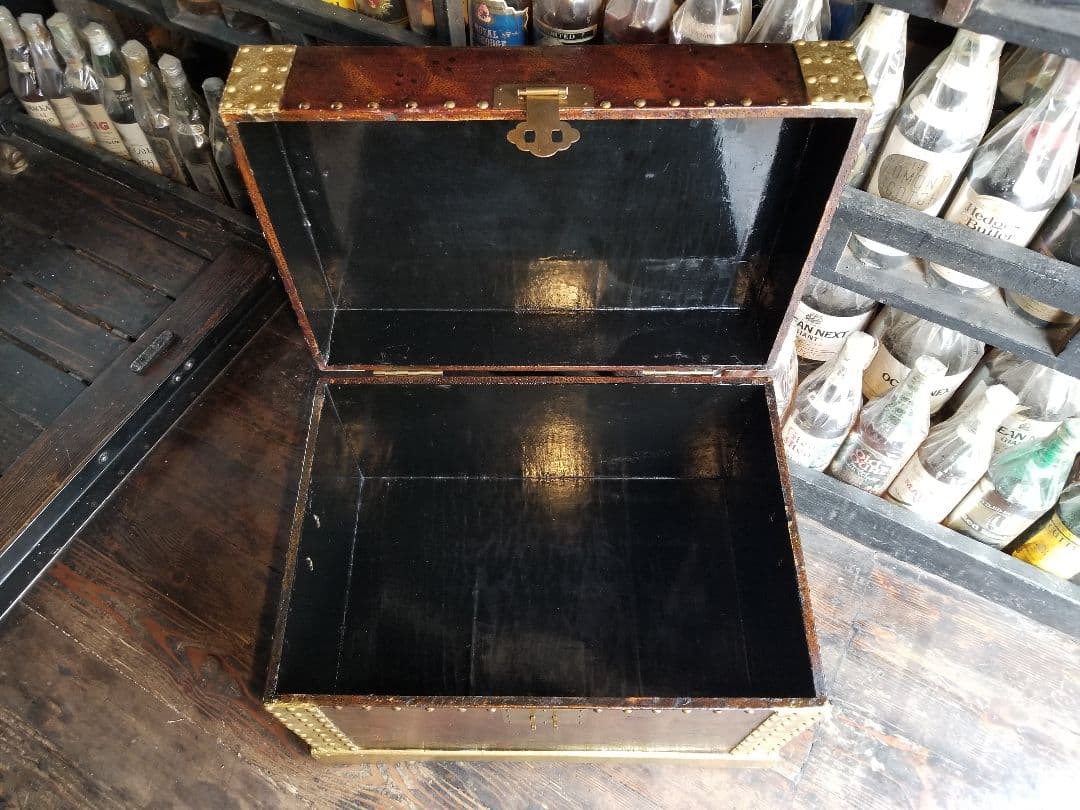 中世ゴシック　ウッド　トレジャー　チェスト　ピッグスキン　豚革　油絵　真鍮　宝箱