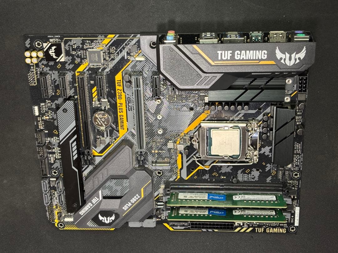 ATXマザーボード（3.0 GHzのi7、メモリ32G 付き）