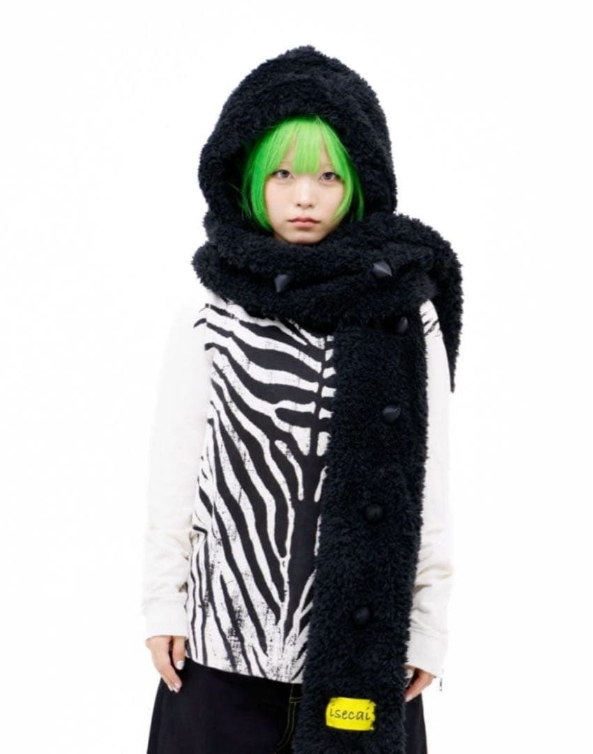 isecai 棘マフラー（フード付き）Black