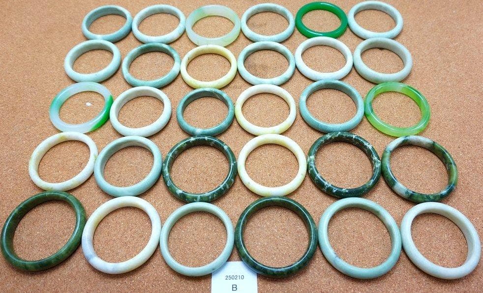 緑石 翡翠 等 バングル 30点 ブレスレット Nm25-250210B