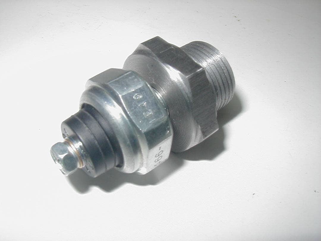 M*a様 Z1RZ2Z750FX■対策オイルプレッシャースイッチ+製作品ベース■