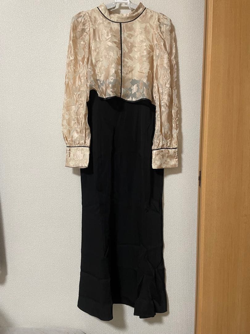 Jill by Jill stuart 未使用　ピンクベージュと黒のドレス