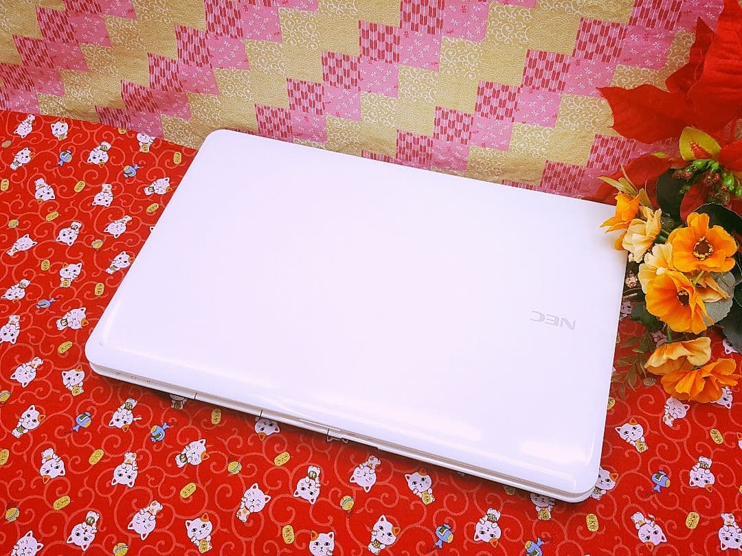 極上品♥大人気♥新品SSD256GB♥ホワイト色♥新型Win11搭載♥動画編集