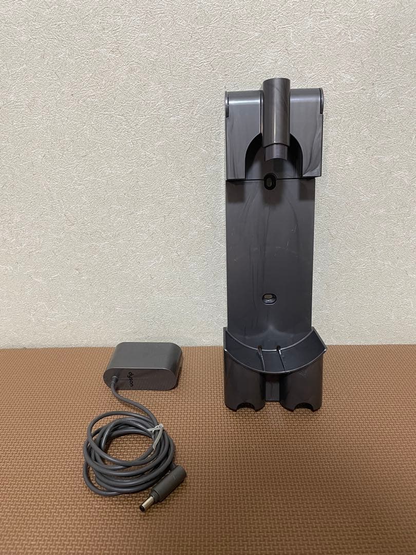 【ジャンク品】ダイソンV8 Slim Fluffy+ 　コードレスクリーナー