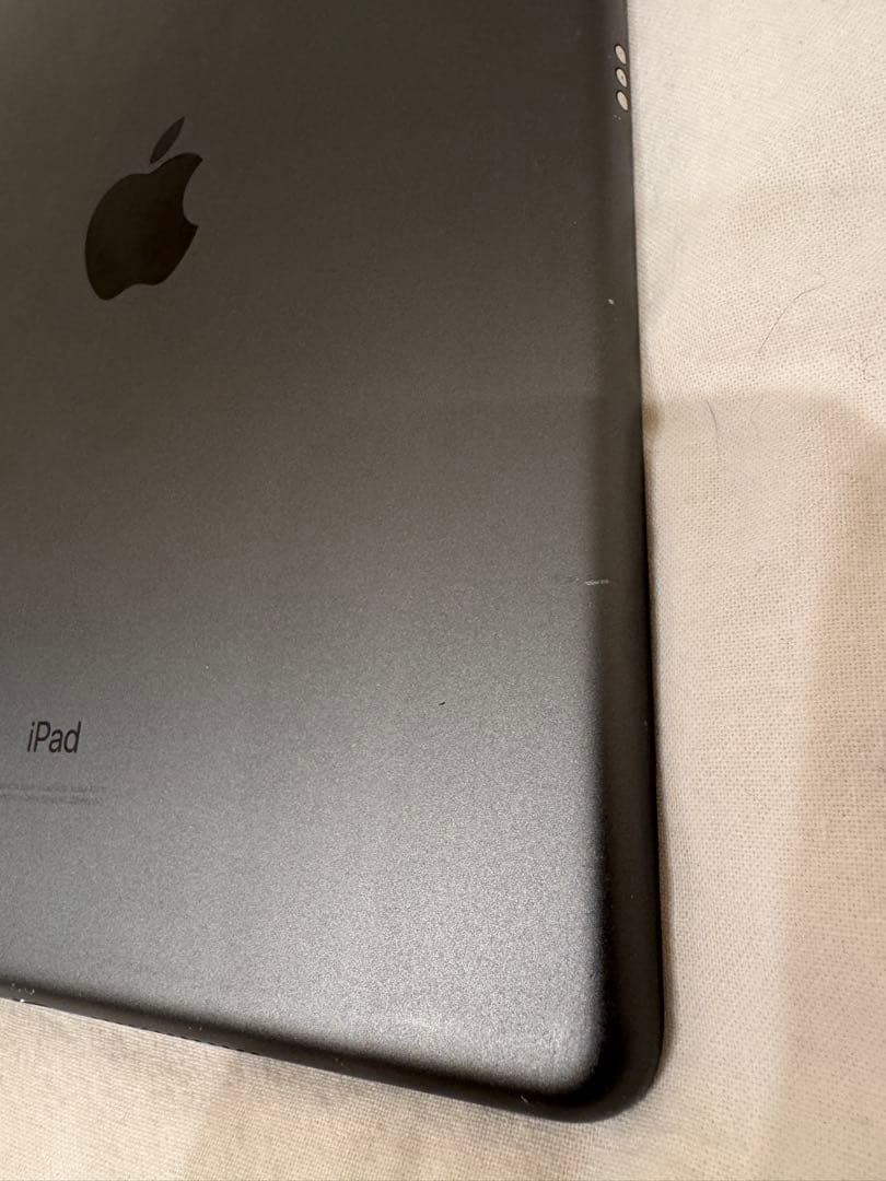 Apple iPad (第8世代) スペースグレー 本体