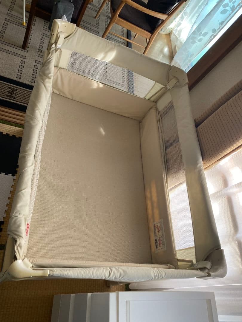 じろたん アップリカ ココネルエアー ホワイト 折り畳みベビーベッド