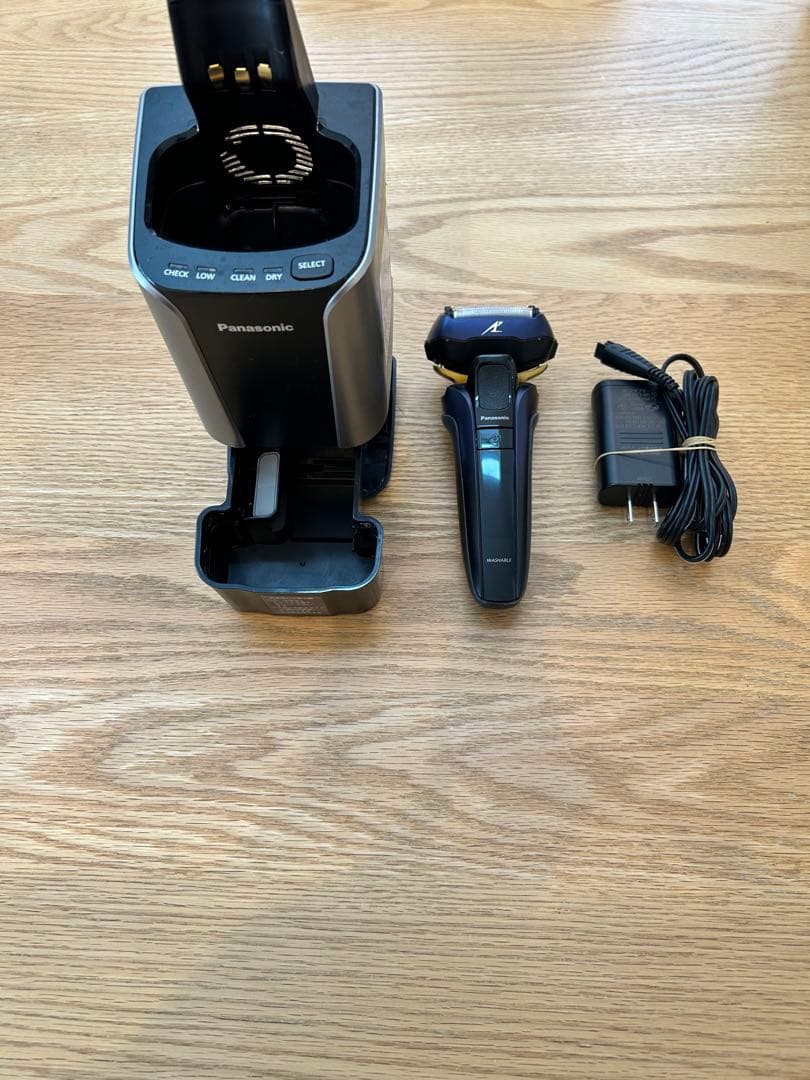 美品　パナソニック ラムダッシュ シェーバー 5枚刃 青 ES-LV7E-A