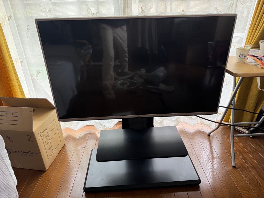 ぐり　テレビスタンド