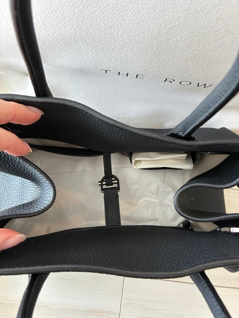 最終値下げ【新品】THE ROW マルゴー12 黒★国内百貨店購入