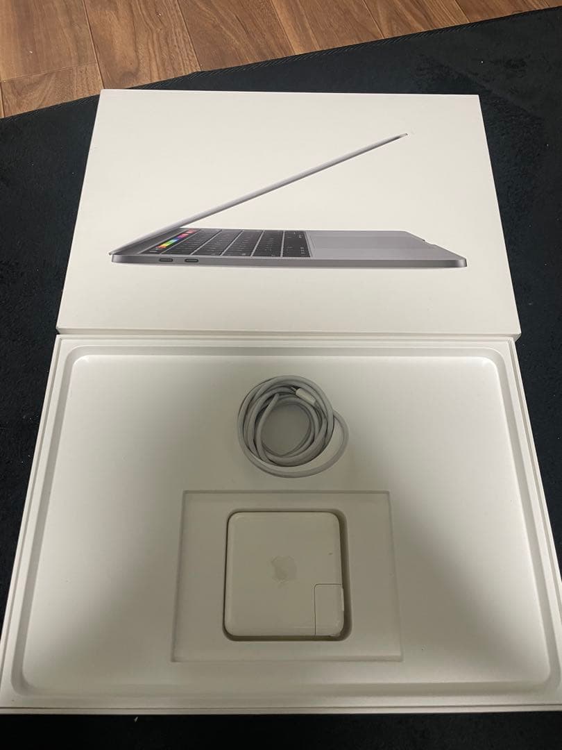 MacBook本体 MacBook Pro 13\" TouchBar Core i5 8/256GB