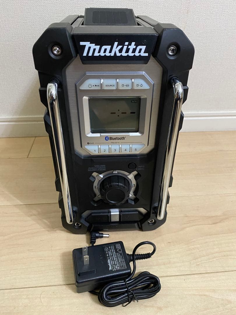 Makita MR108 ラジオ+ACアダプター