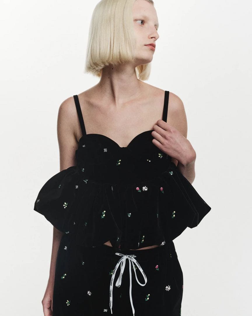 【新品未使用】Bibiy. ベルベット刺繍ビスチェ ブラック