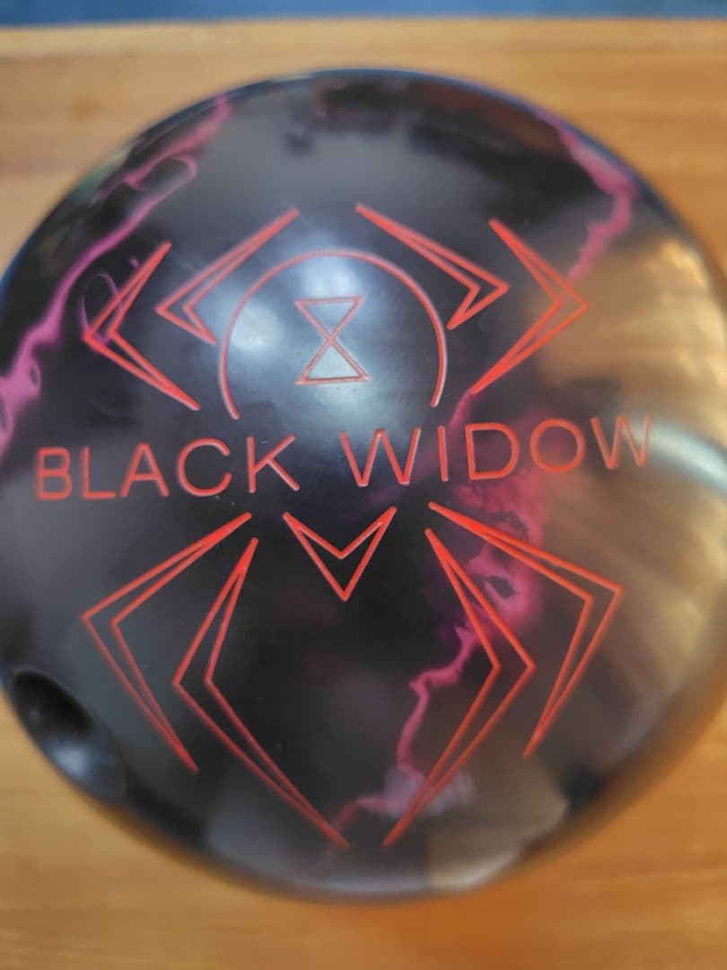 BLACK WIDOW ボウリングボール
