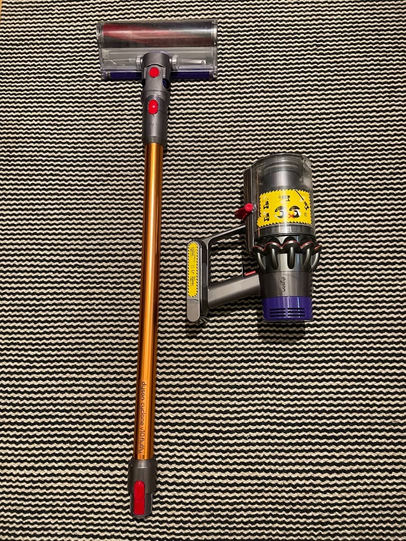 【ジャンク品】ダイソンV10 フロアドック＆ツールセット＆新品蓄電池付き