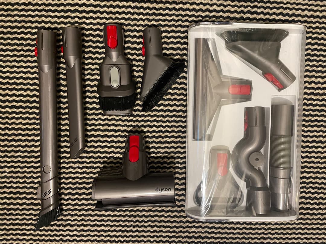 【ジャンク品】ダイソンV10 フロアドック＆ツールセット＆新品蓄電池付き