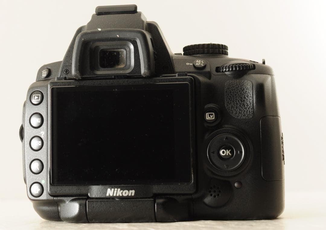 中古美品 Nikon ニコン D5000ボディ SC:1215回