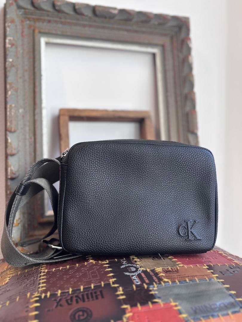 極美品☆  カルバンクライン黒レザー ショルダーバッグ