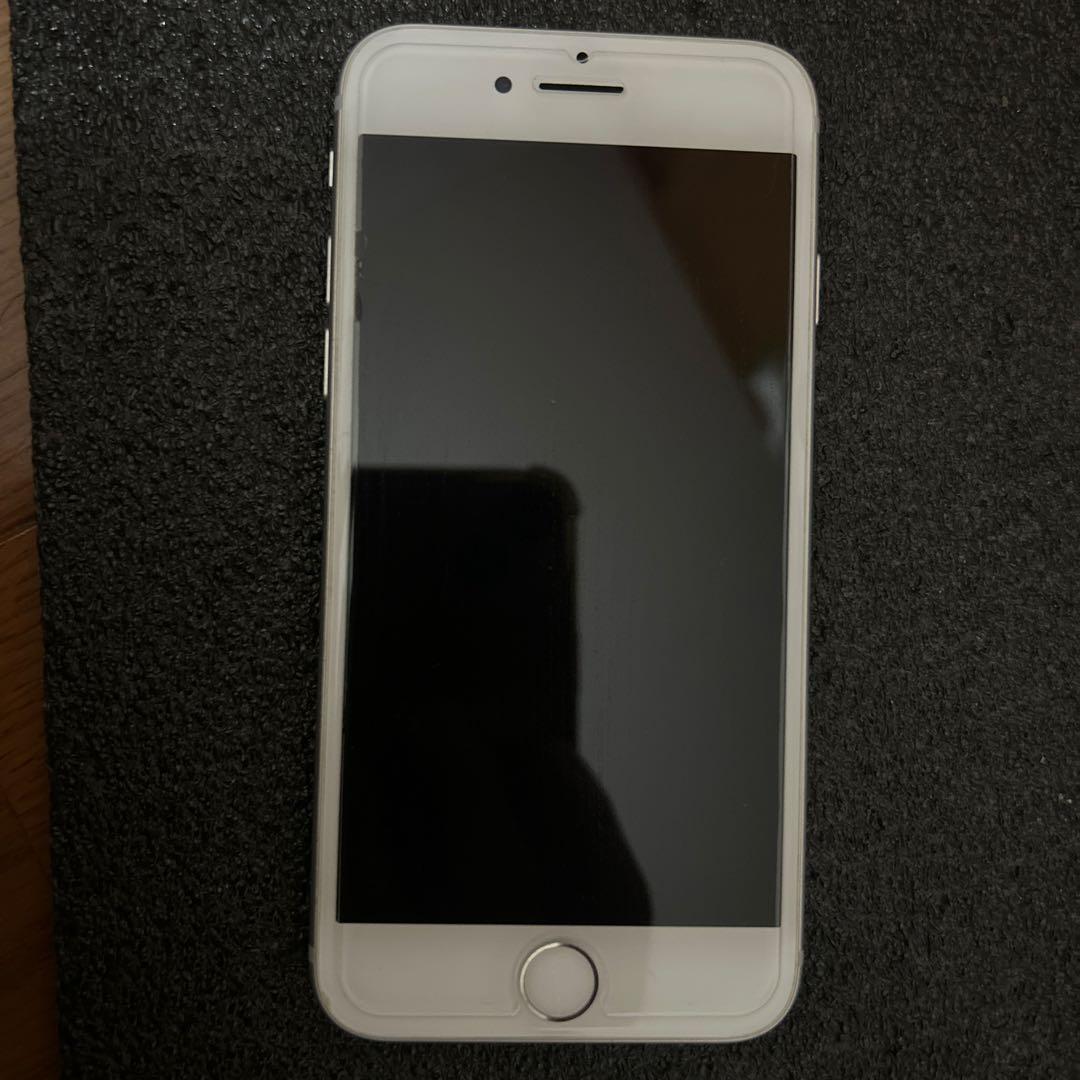 Apple iPhone 8 シルバー Appleロゴ付き、ケース付きで保護安心