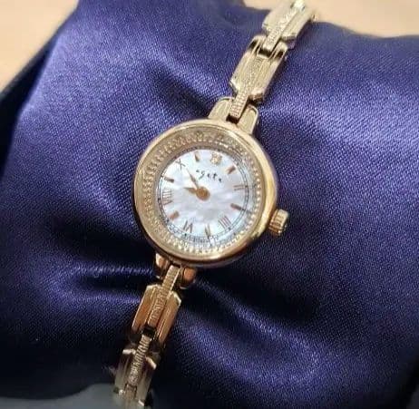 アガット　腕時計　ソーラー電池　シャンパンゴールド