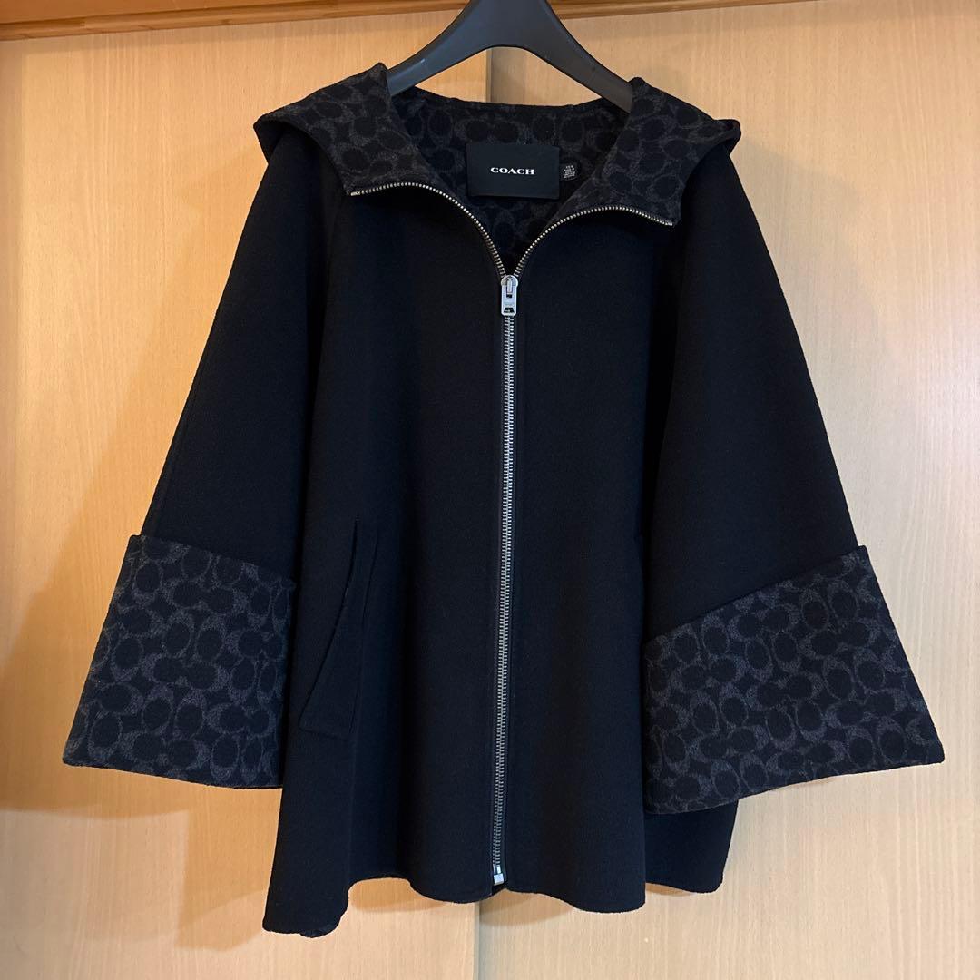 COACH フード付きブラックポンチョ