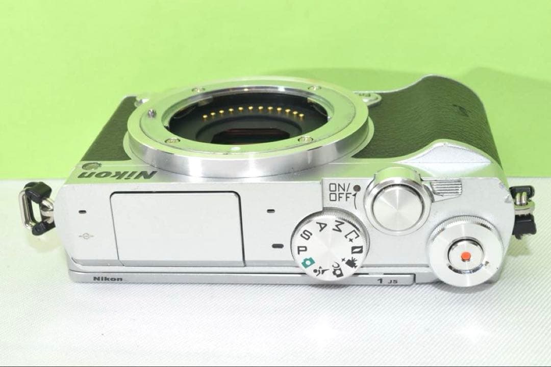 Nikon J5 ボディ　☆送料無料☆