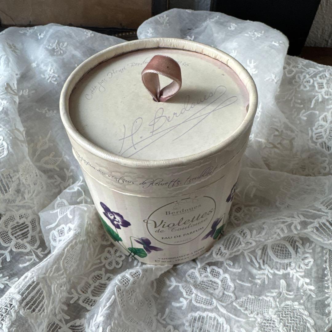 フランスヴィンテージ　スミレのパフュームボックス　紙箱　フランスアンティーク