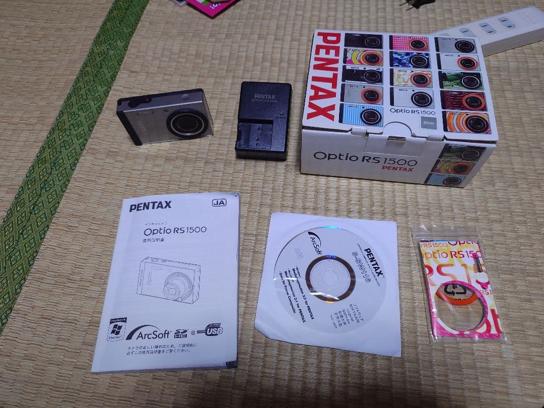 PENTAX Optio RS1500 本体と付属品