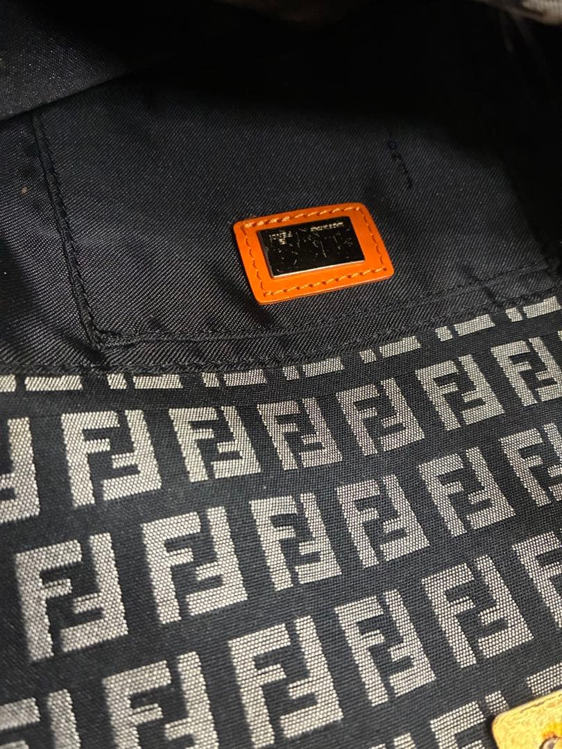 Fendi FFロゴ　アクセサリーポーチ(ワンショルダー)ブラック/オレンジ