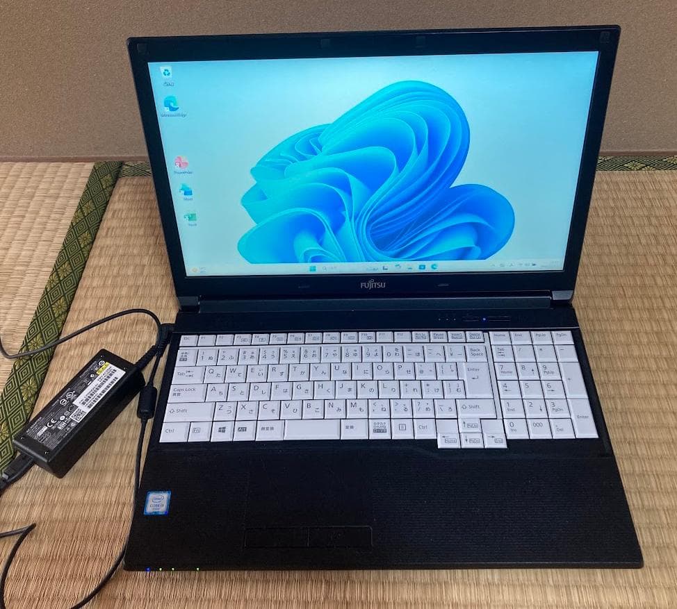 良品 LIFEBOOK (15.6型、8GB、SSD256GB、Win11)