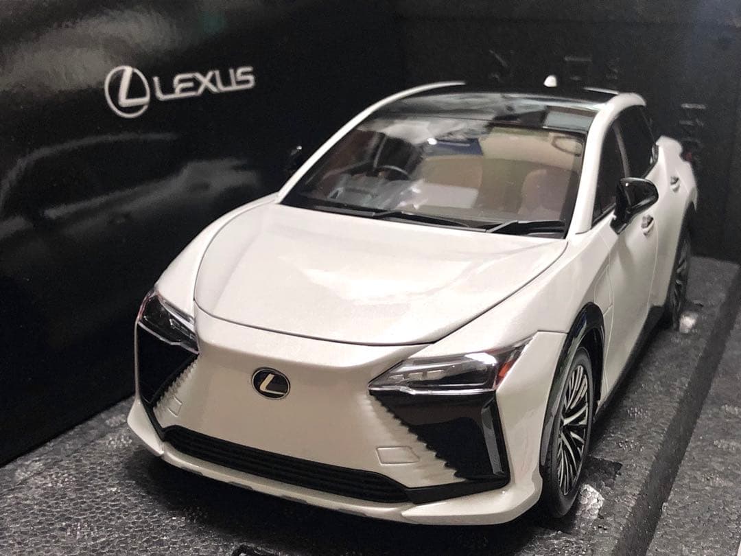 京商 1/18 レクサス RZ450e Ver.L ソニッククォーツ ミニカー