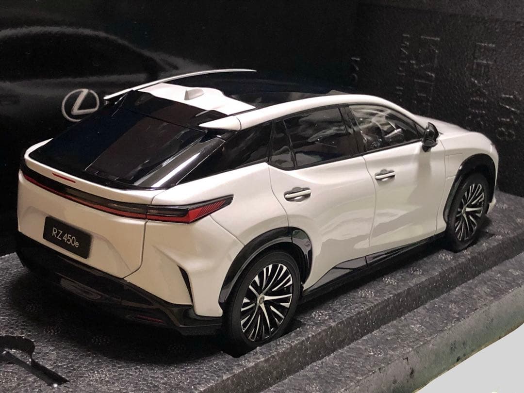 京商 1/18 レクサス RZ450e Ver.L ソニッククォーツ ミニカー