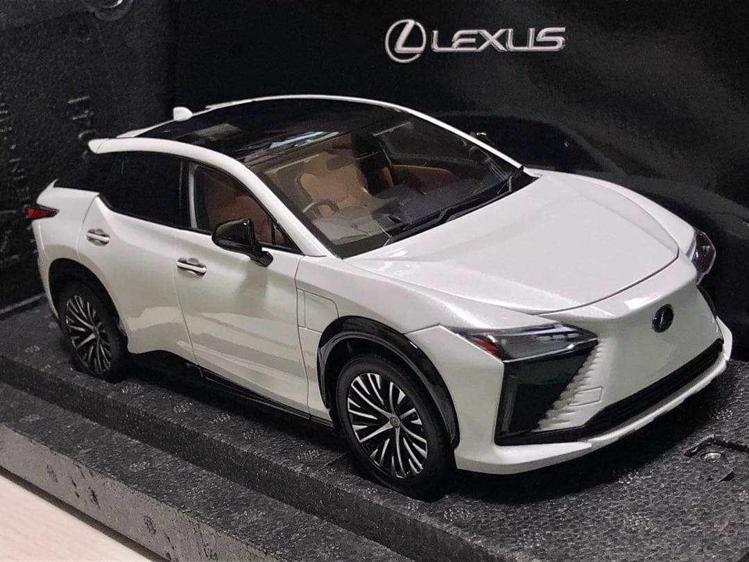 京商 1/18 レクサス RZ450e Ver.L ソニッククォーツ ミニカー