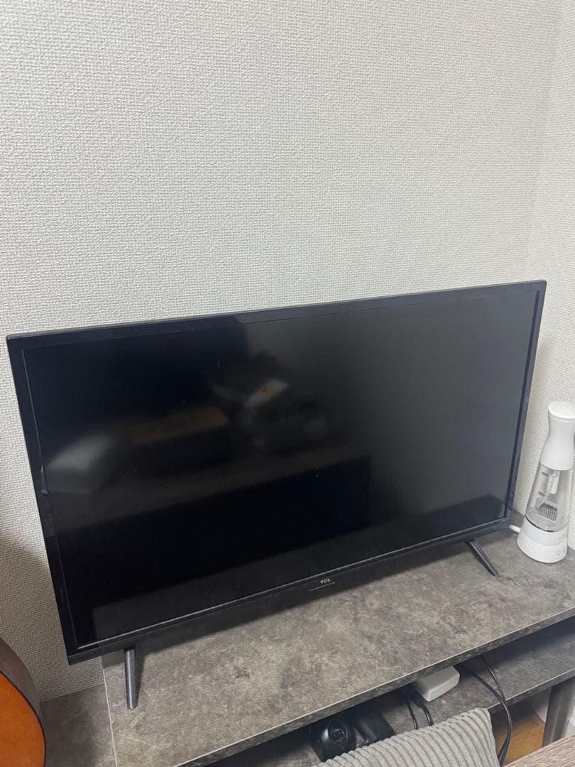 TCL 32型　液晶テレビ 本体 スタンド、リモコン付き　2022年製