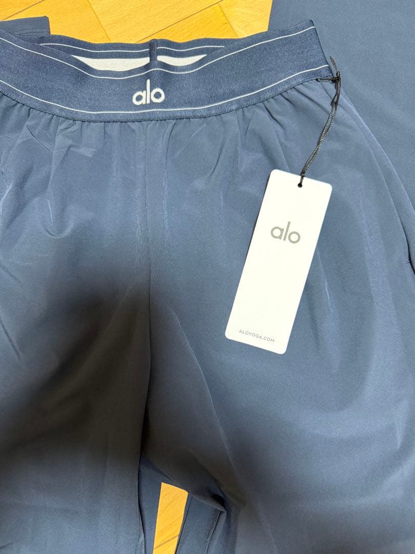 公式オンライン　新品未使用　alo yogaアロヨガ　トラウザー　XXS