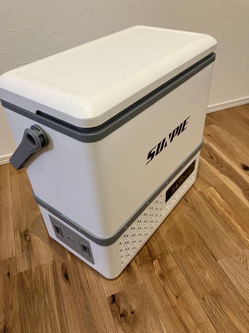 SUNPIE ポータブル冷蔵冷凍庫　車載冷蔵庫12L 専用バッテリー付き