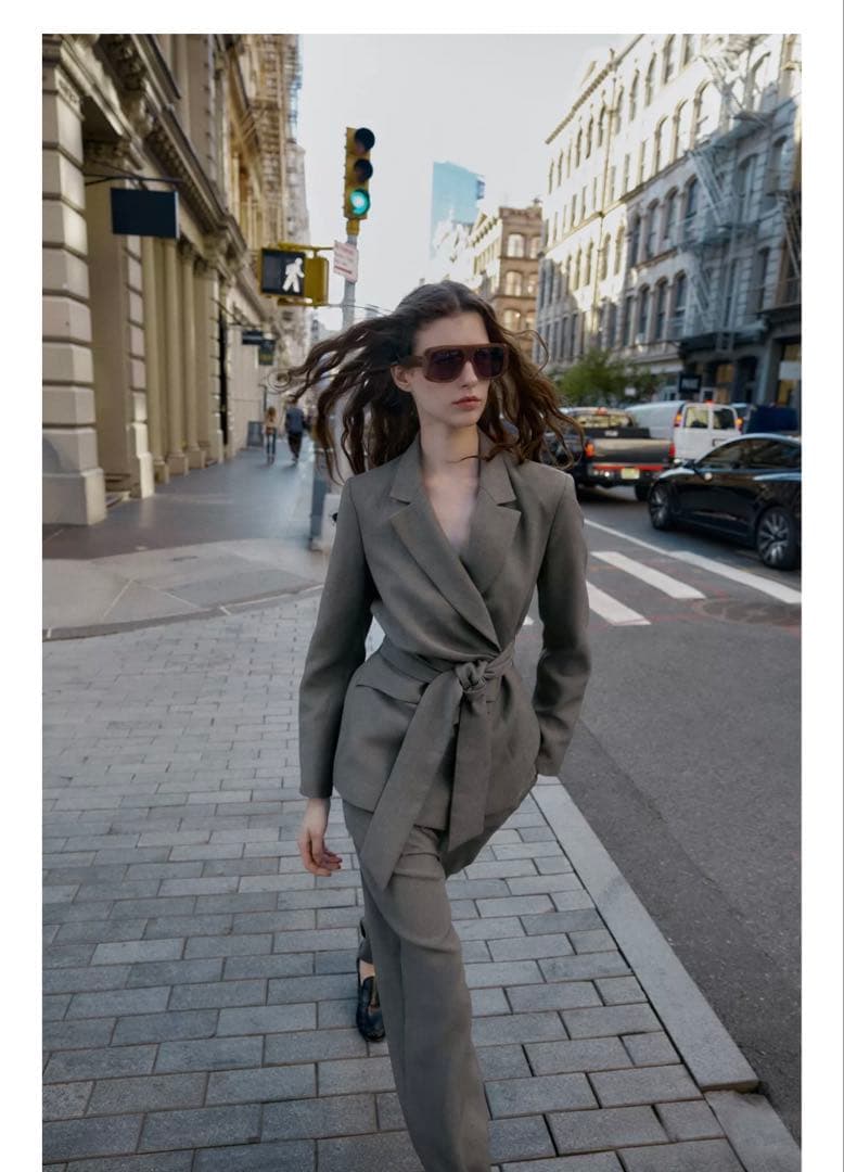 今季新作完売品♡ZARA肩パッド入りベルト付きブレザー